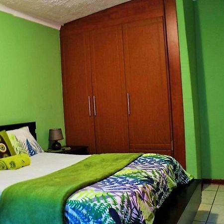 Berry Bliss Guest House Gaborone Bagian luar foto