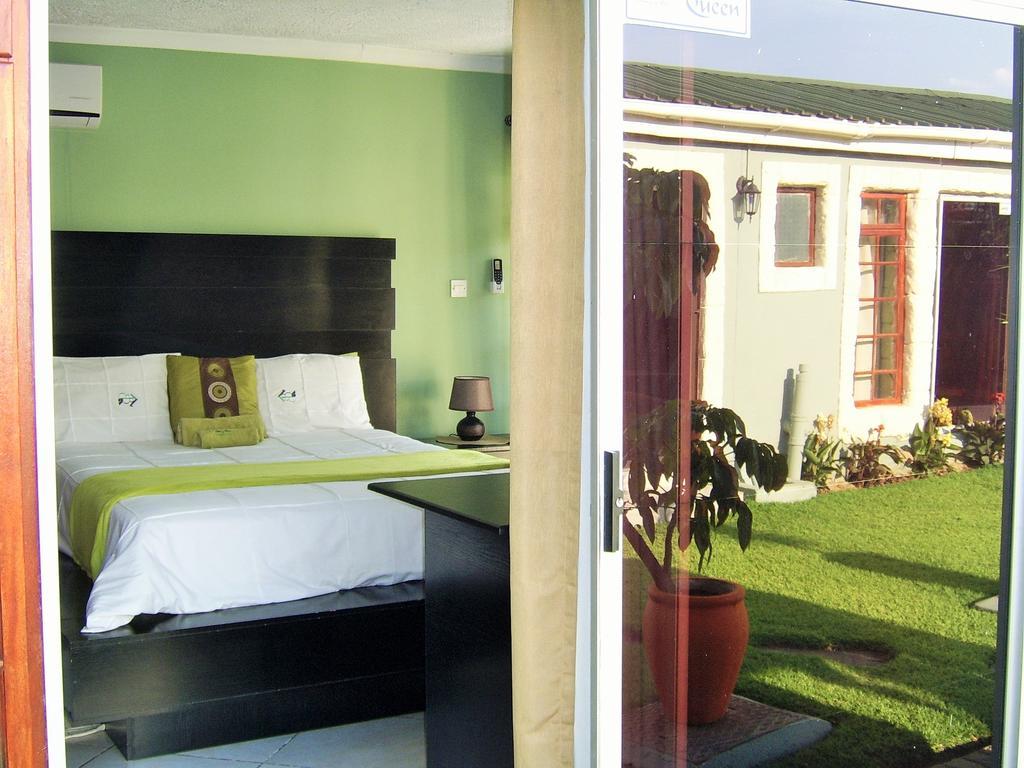 Berry Bliss Guest House Gaborone Bagian luar foto