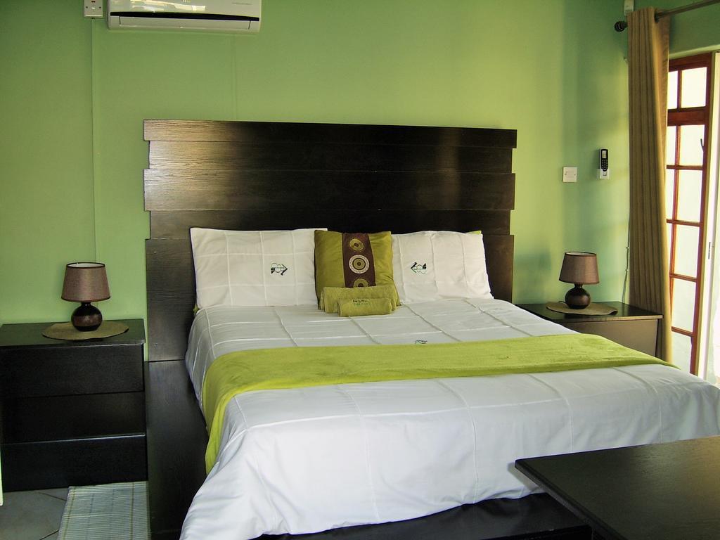 Berry Bliss Guest House Gaborone Bagian luar foto